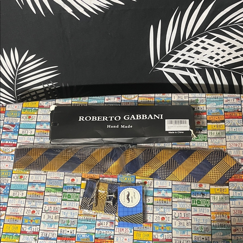 Roberto Gabbani Men’s Tie Gift Set Blue & Gold Necktie Pocket Square Cufflinks